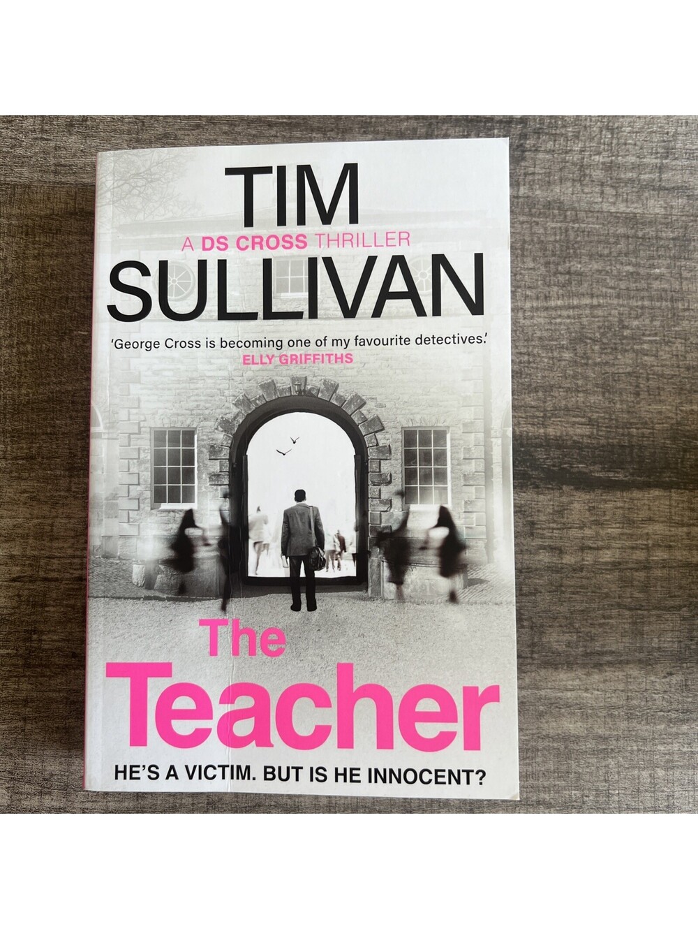 Teacher : A Case Full of Twists for the Unforgettable Must-Read Detective In...